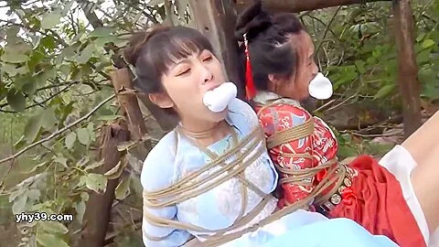 Chinese Bondage Female Catching Head