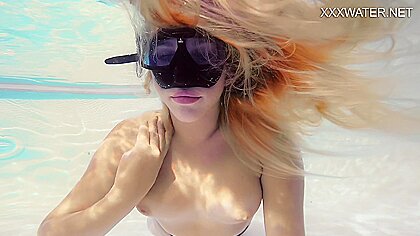 Sophie Murena Blonde Babe Masturbating In The Pool