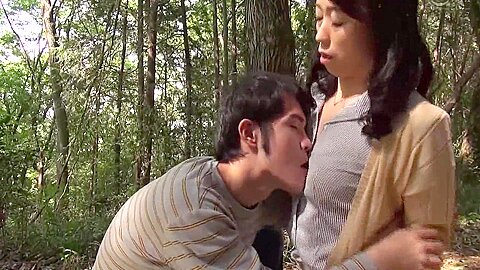 M821g03 Outdoor Vaginal Shot Sex Of A Mature Woman Who Erects Her Nipples And Feels The Runaway Of A Young Man Full Of Sexual Desire!