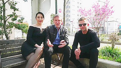 Yoko, secretary in Tokyo, sends her application without shyness!